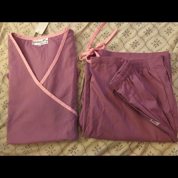 Uniform Pro Scrub Bundle Set. Scrub Top - Picture 1 of 5